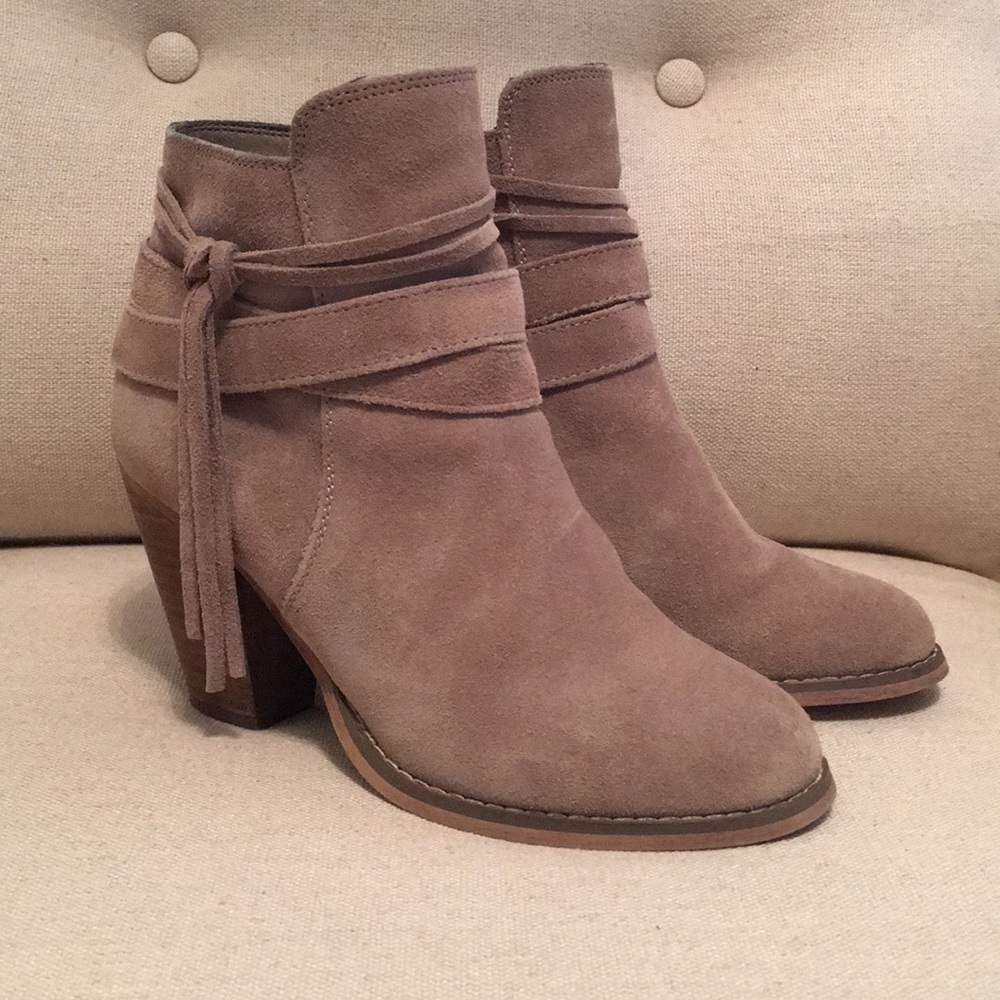 Sole Society tan suede booties